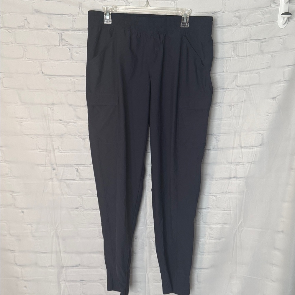 The North Face Women's Essential Cargo Joggers Size 14 
Navy Blue